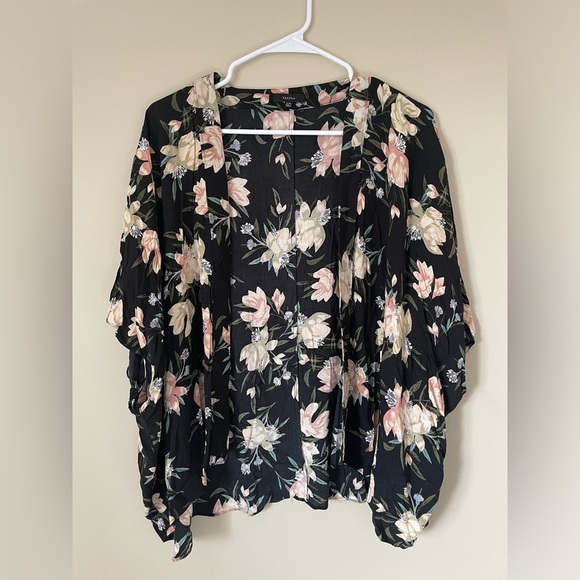 ARITZIA TALULA Cosima Floral Kimono Open
Cape Oversized Cardigan Black S/M NWOT - Picture 2 of 5